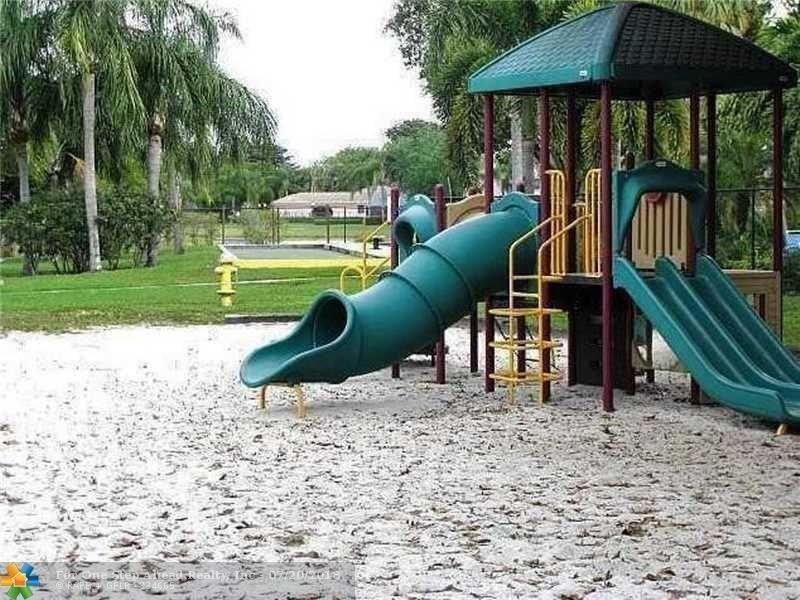 POND APPLE PLACE IV - Residential