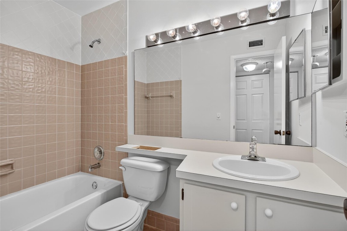 POND APPLE PLACE IV - Residential