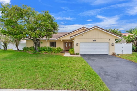 Photo of 21111 Escondido Way, Boca Raton, FL 33433 (MLS # B26029017)