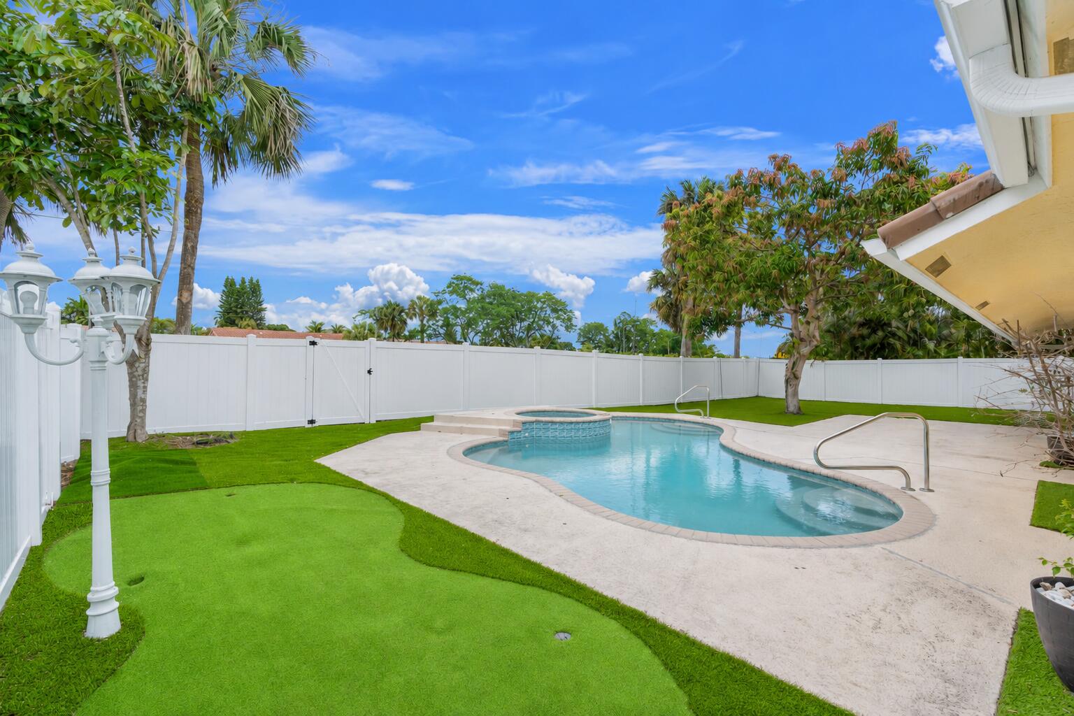 21111 Escondido Way