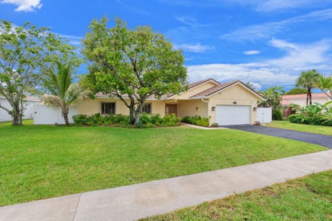 Tiny photo for 21111 Escondido Way, Boca Raton, FL 33433 (MLS # B26029017)