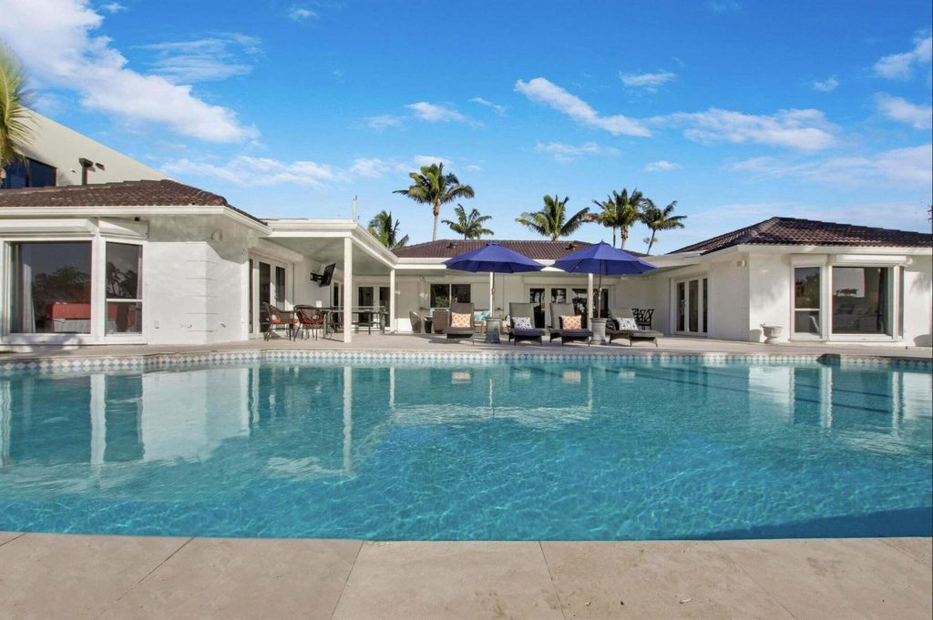 Photo of 2875 Spanish River Road, Boca Raton, FL 33432 (MLS # R11079801)
