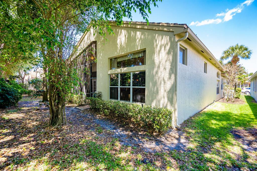 Valencia Palms - Residential