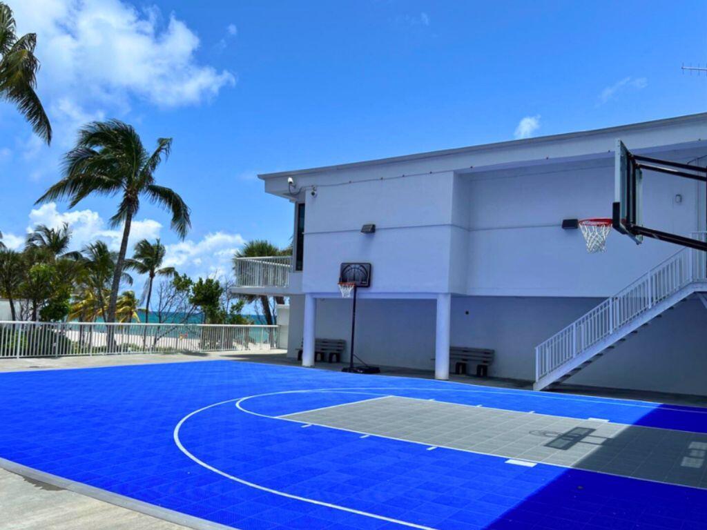 THE CARRIAGE HOUSE CONDO - Residential