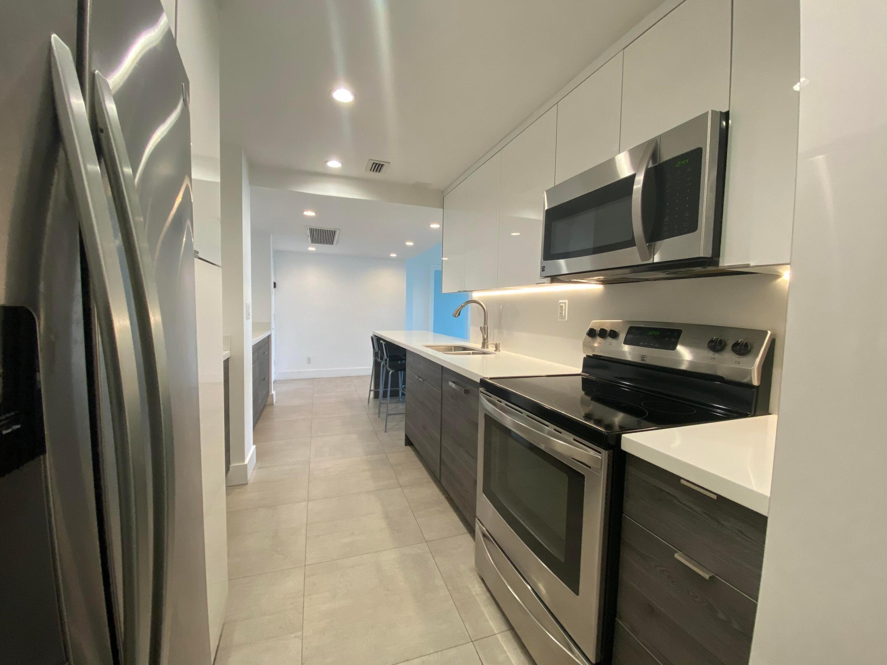 THE CARRIAGE HOUSE CONDO - Residential