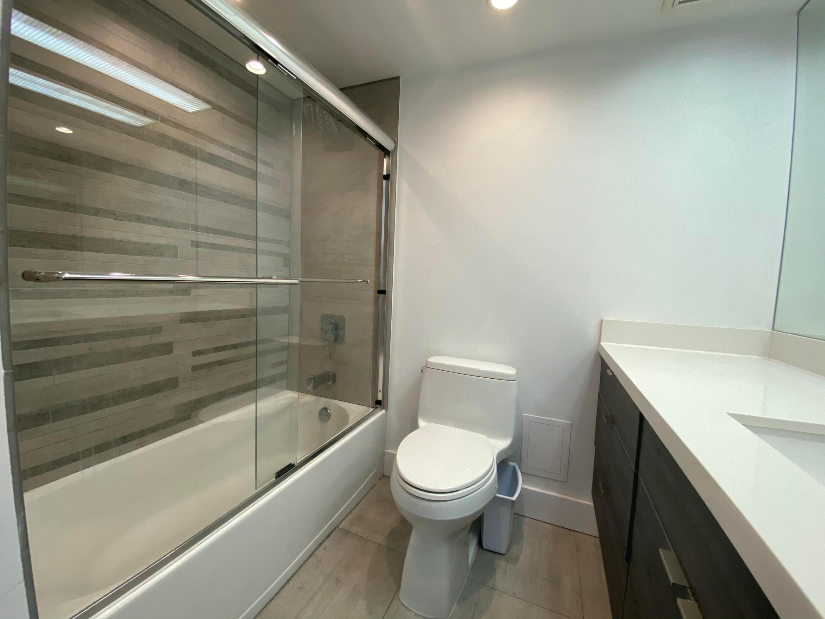 THE CARRIAGE HOUSE CONDO - Residential