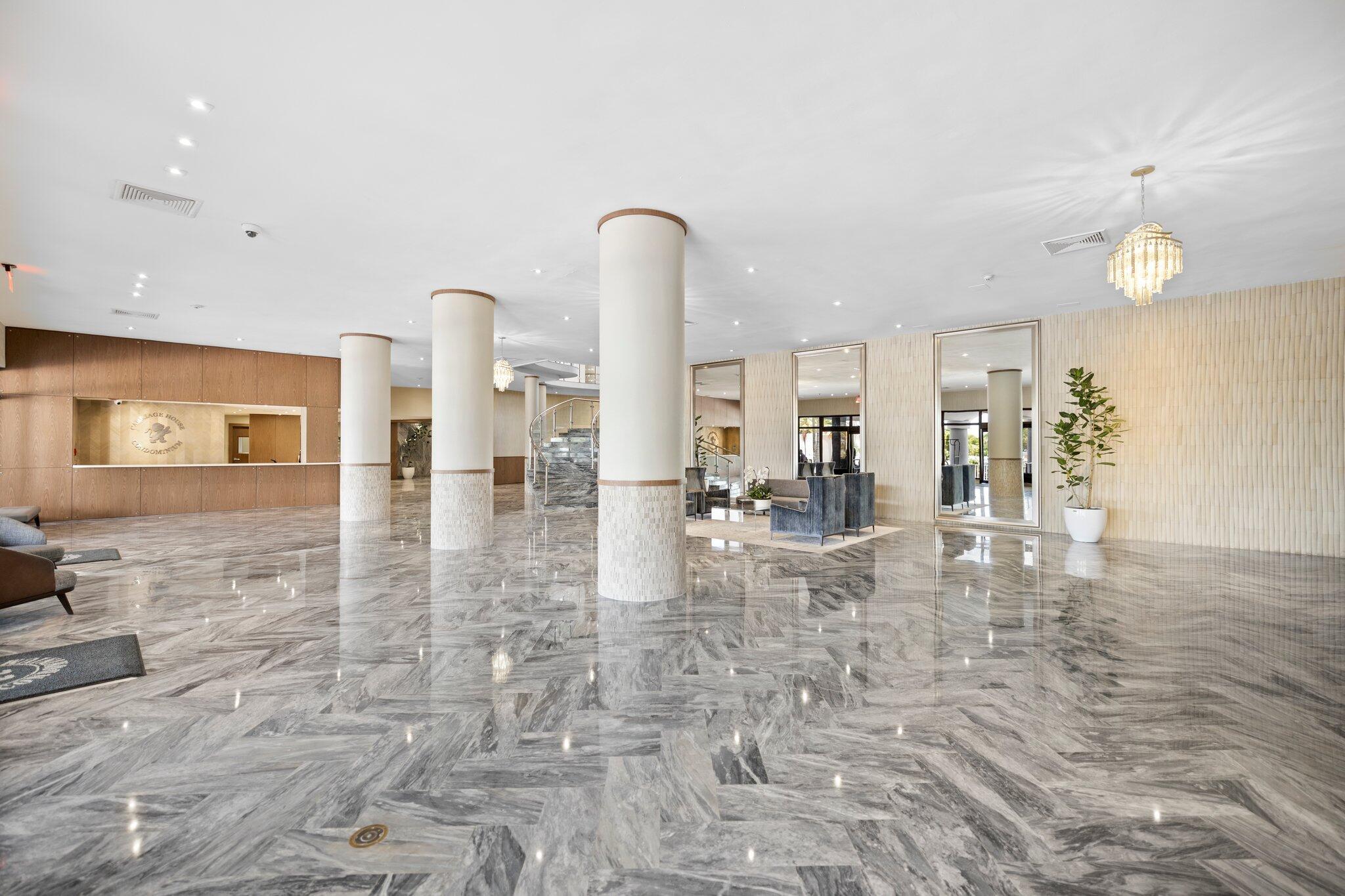 THE CARRIAGE HOUSE CONDO - Residential