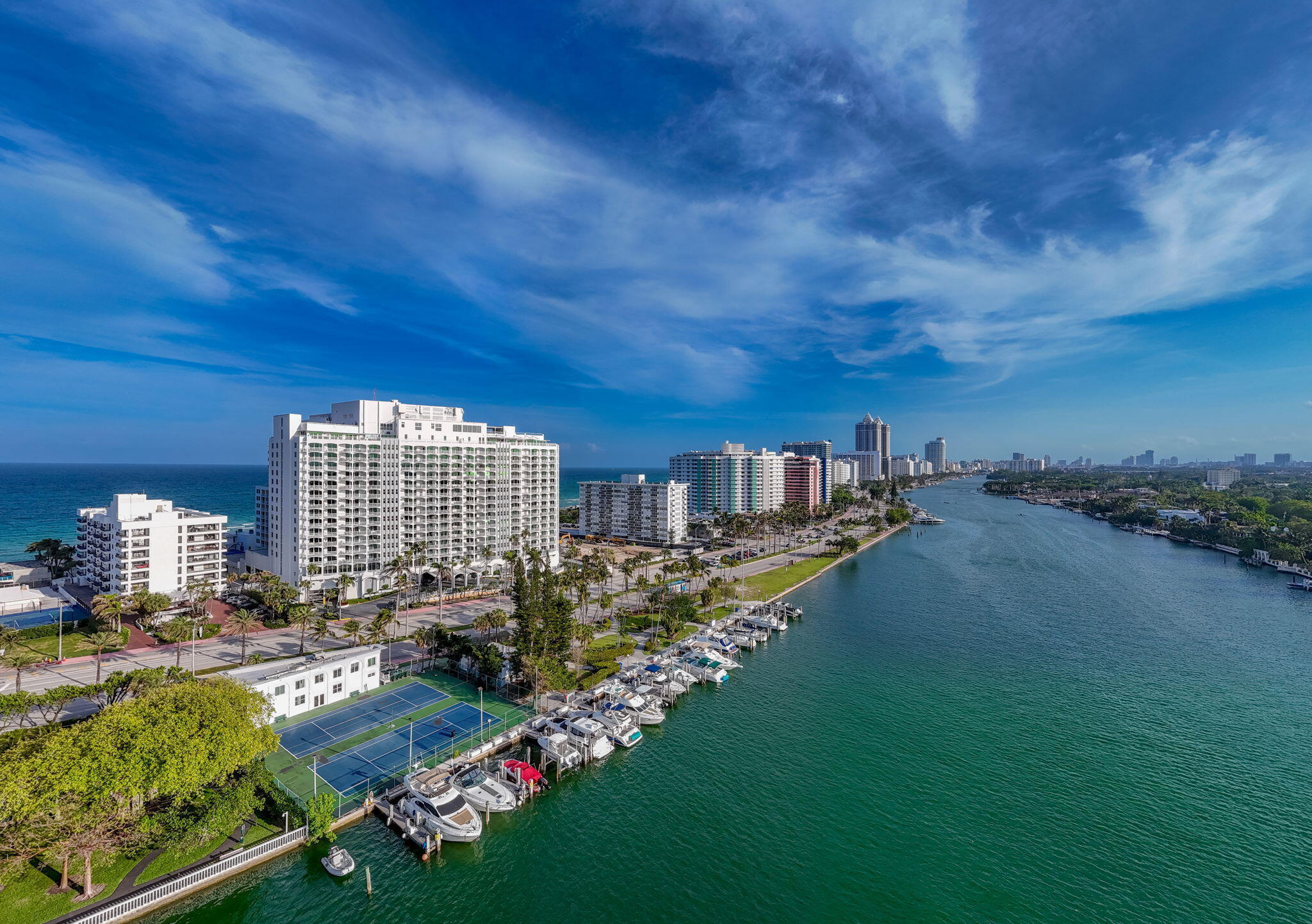 THE CARRIAGE HOUSE CONDO - Residential