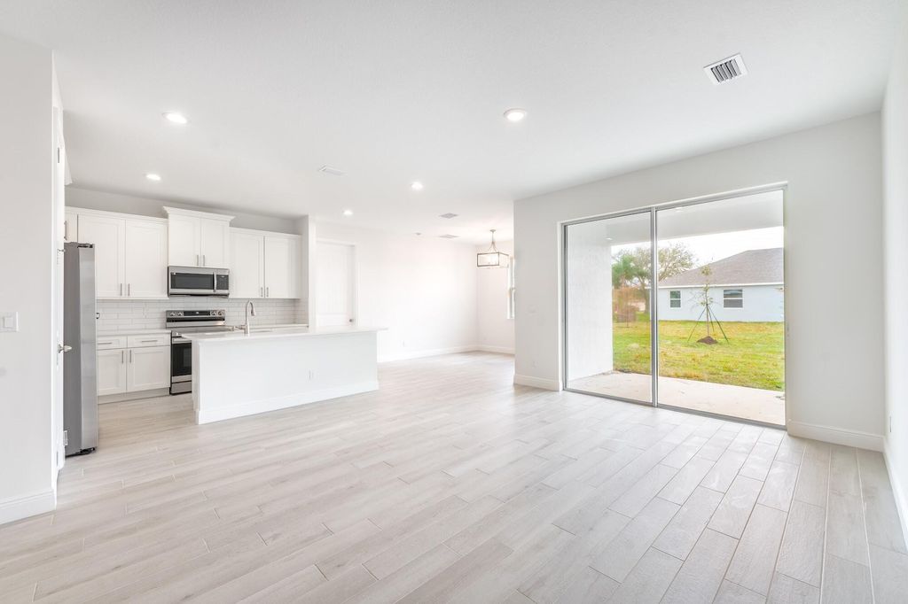 Photo of 6006 Raintree Trail, Fort Pierce, FL 34982 (MLS # R10980188)
