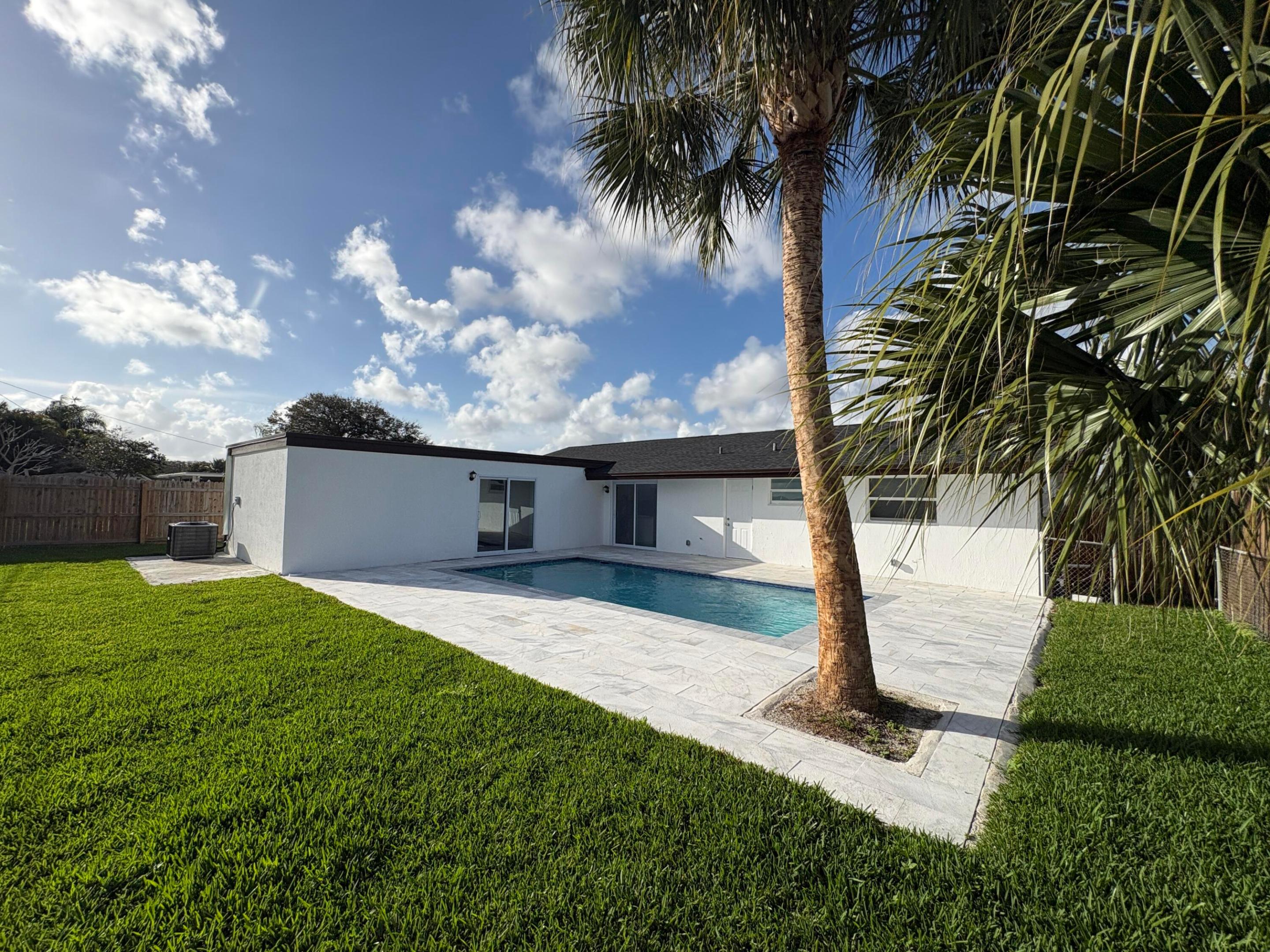 PALM BEACH SQUARE UNIT 5 IN - Residential