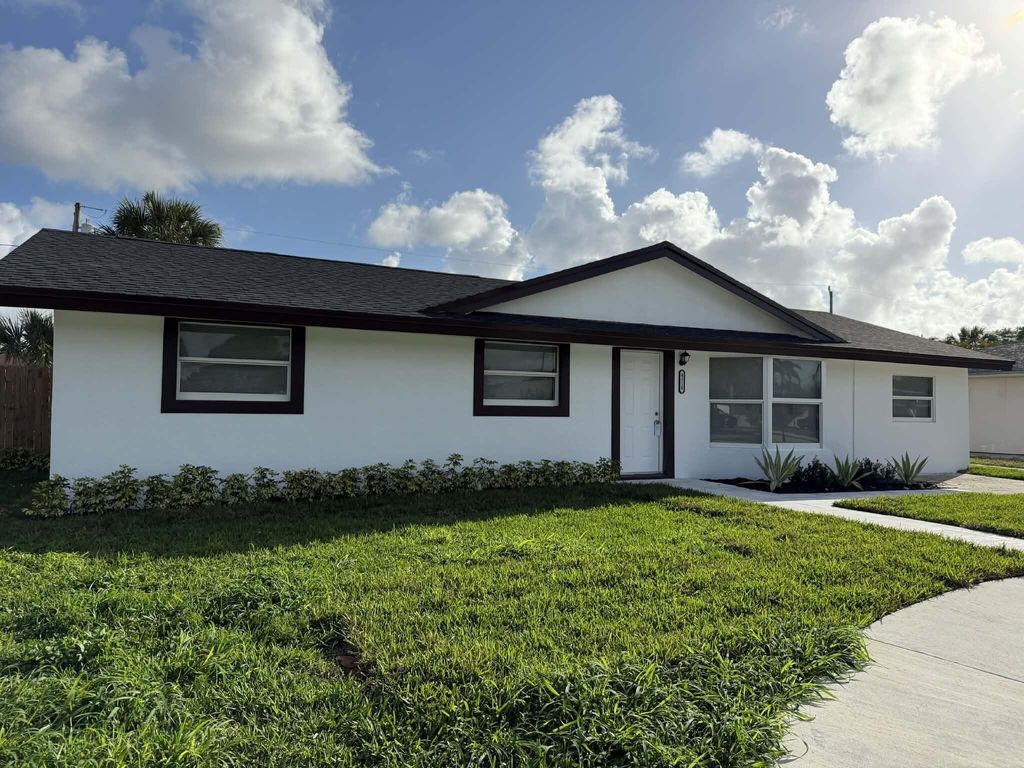 Photo of 4318 Crestdale Street, Palm Beach Gardens, FL 33410 (MLS # R11169775)