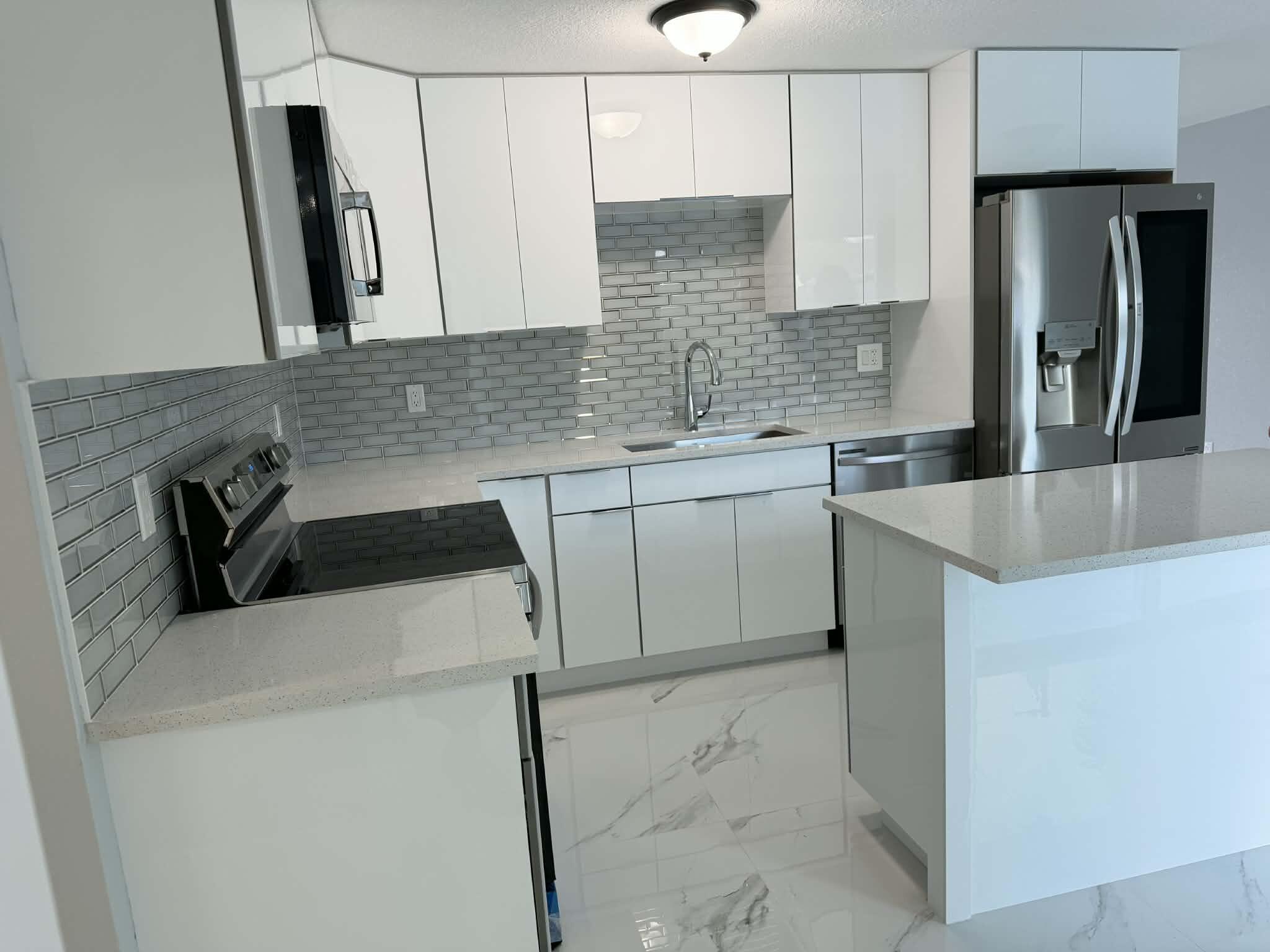 PALM BEACH SQUARE UNIT 5 IN - Residential