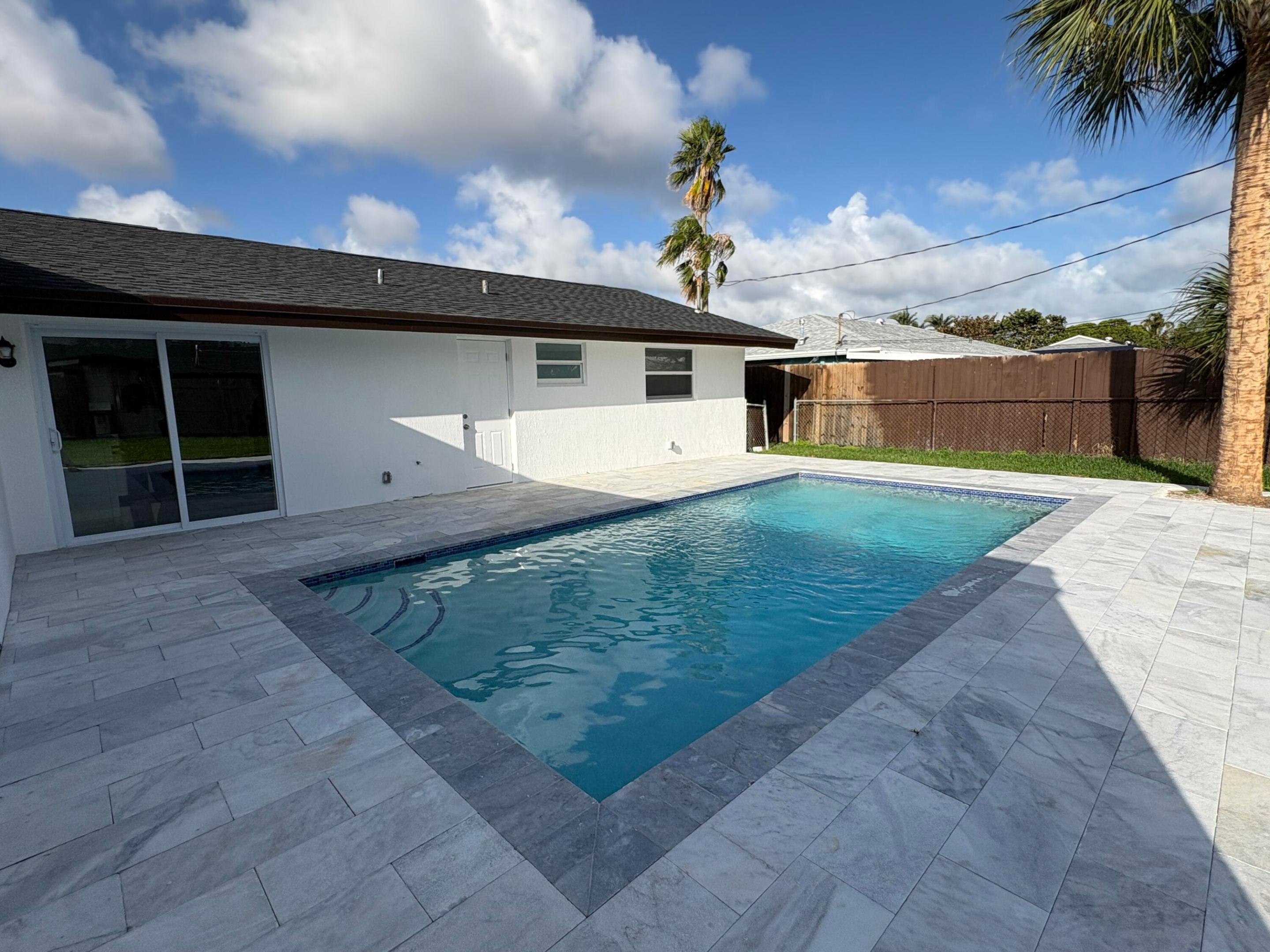 PALM BEACH SQUARE UNIT 5 IN - Residential