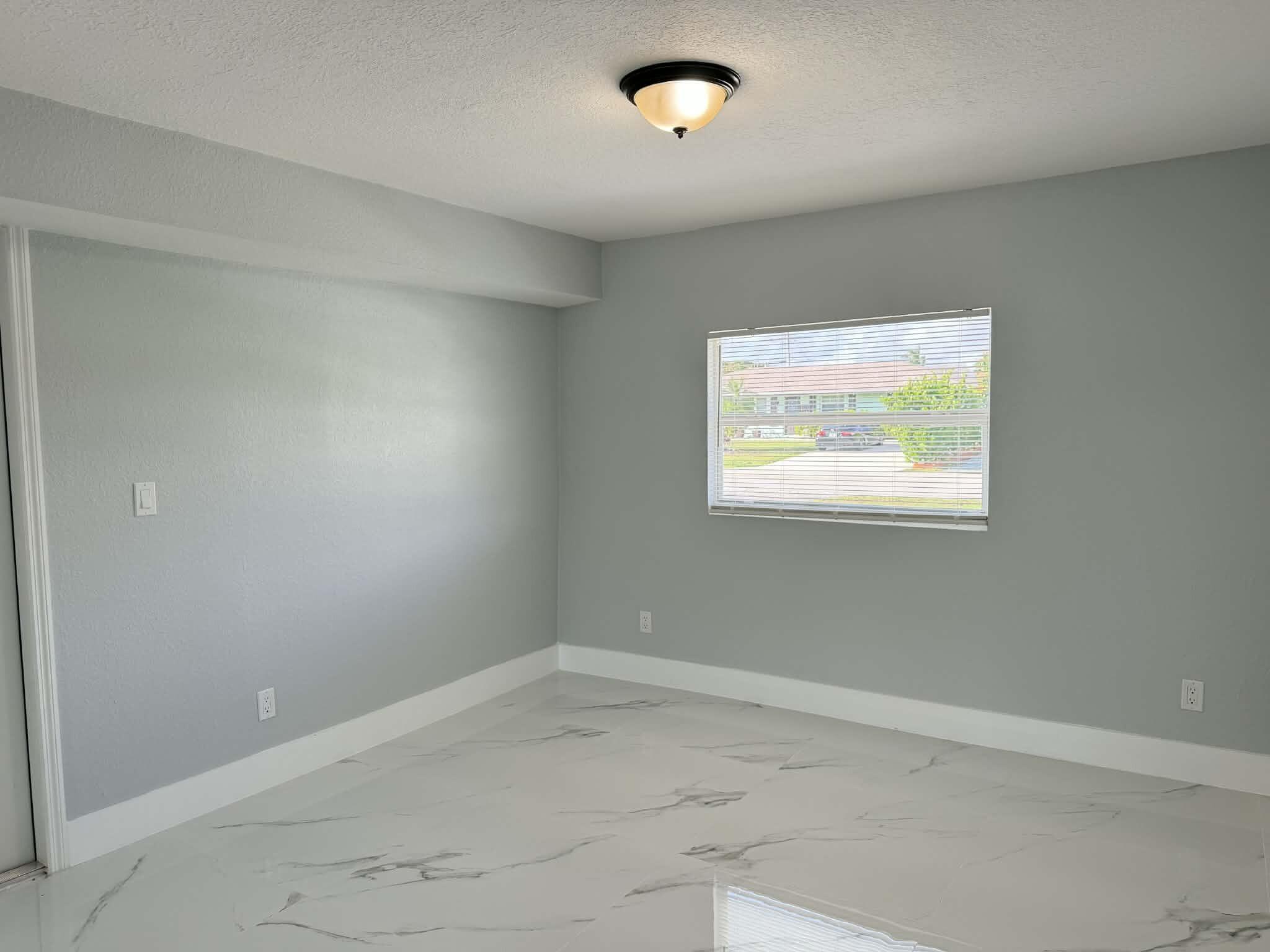 PALM BEACH SQUARE UNIT 5 IN - Residential