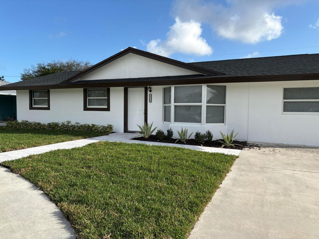 Photo of 4318 Crestdale Street, Palm Beach Gardens, FL 33410 (MLS # R11169775)