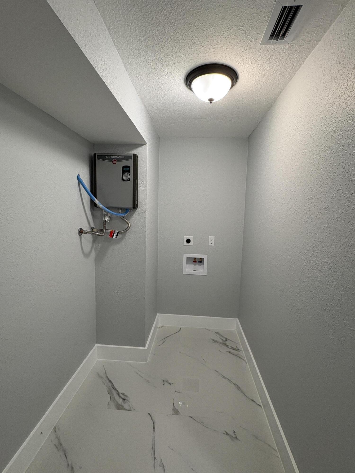 PALM BEACH SQUARE UNIT 5 IN - Residential