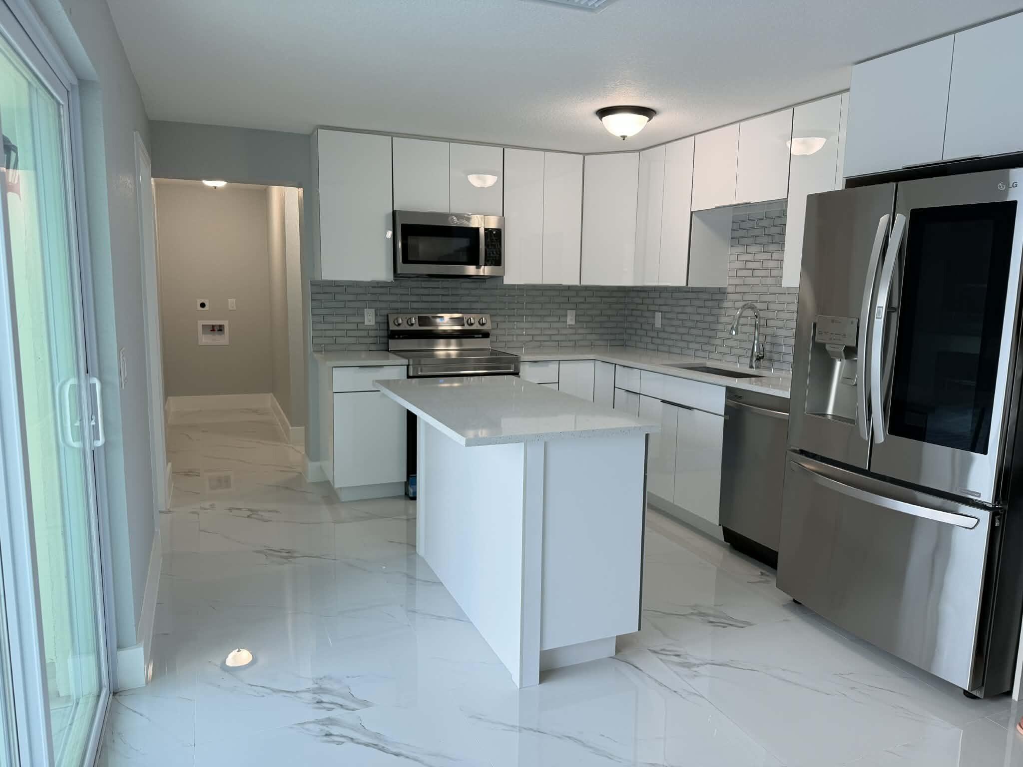 PALM BEACH SQUARE UNIT 5 IN - Residential