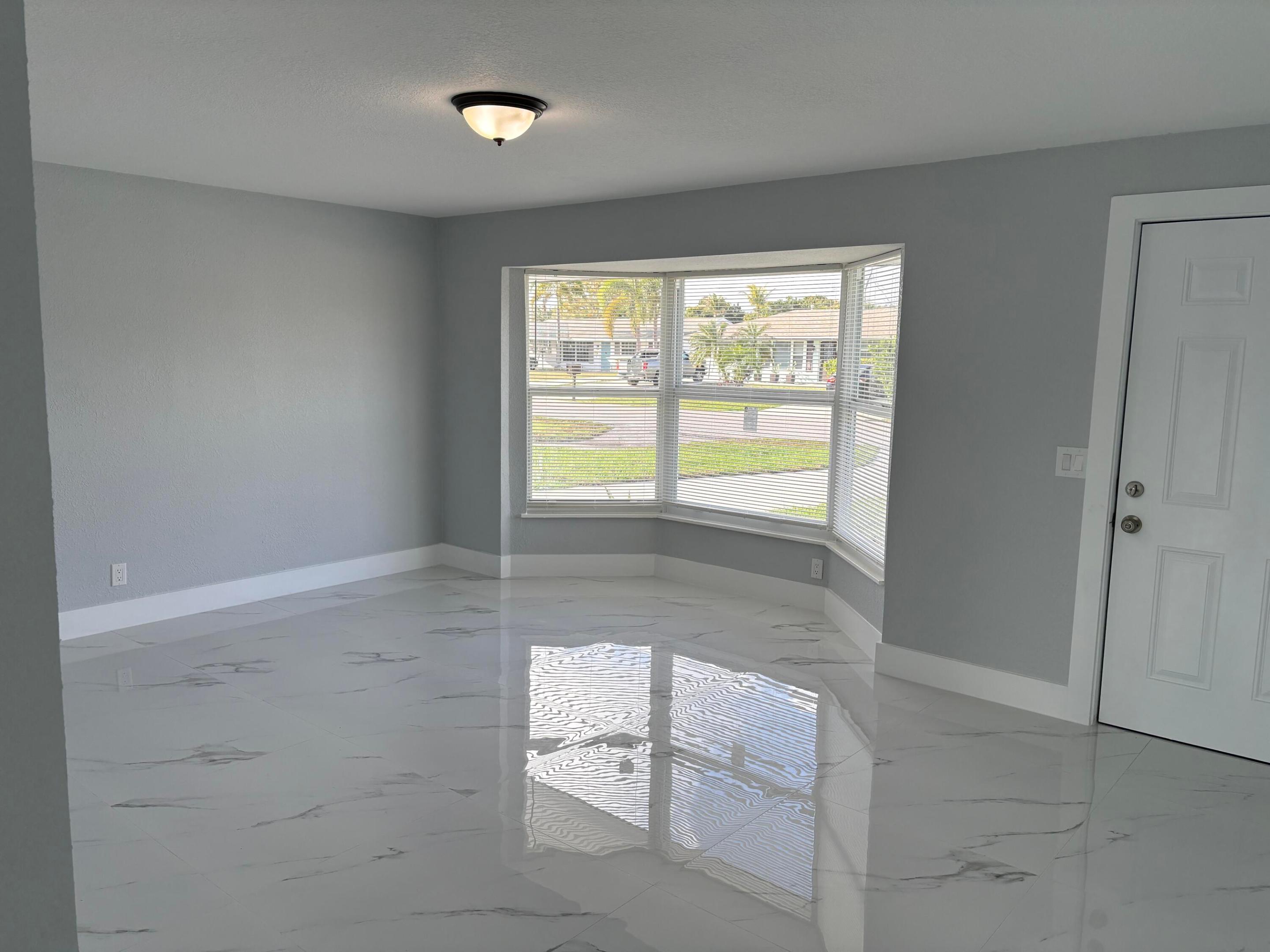 PALM BEACH SQUARE UNIT 5 IN - Residential