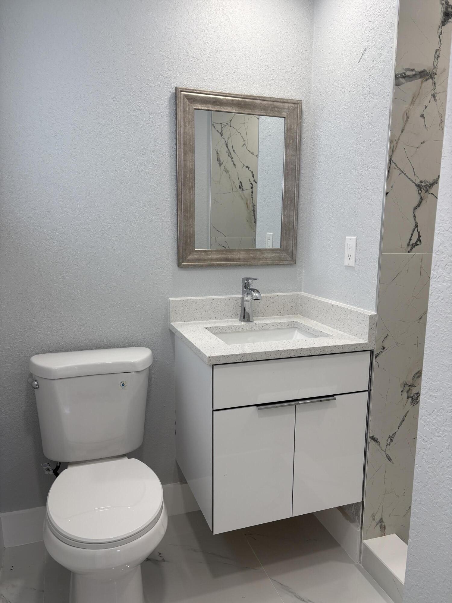 PALM BEACH SQUARE UNIT 5 IN - Residential