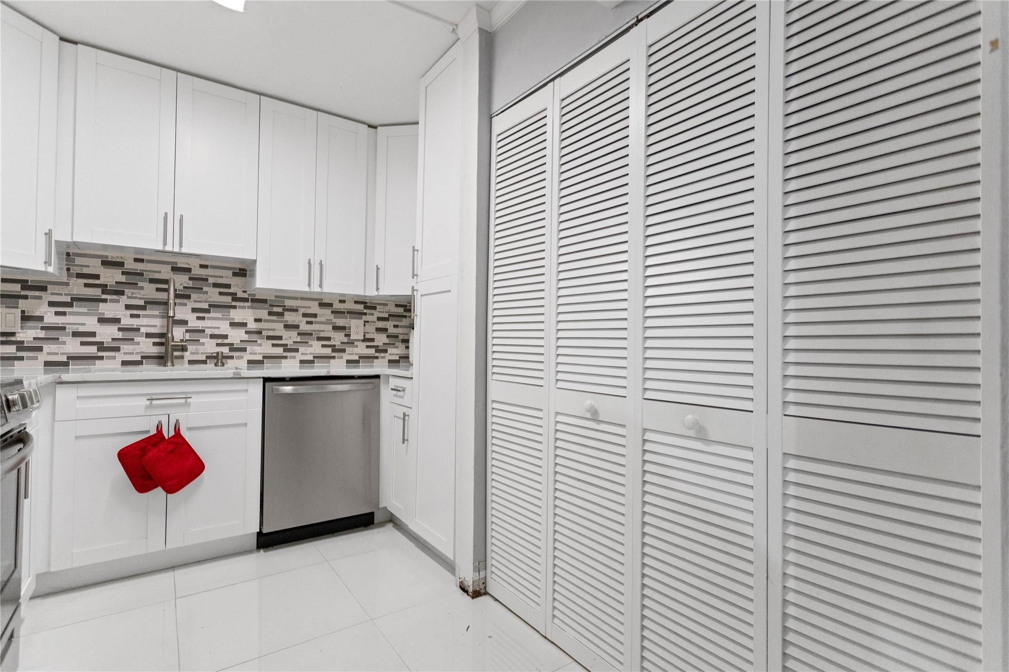 RAMBLEWOOD - Residential