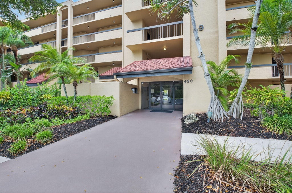 Photo of 450 Egret Circle #9201, Delray Beach, FL 33444 (MLS # R11119342)