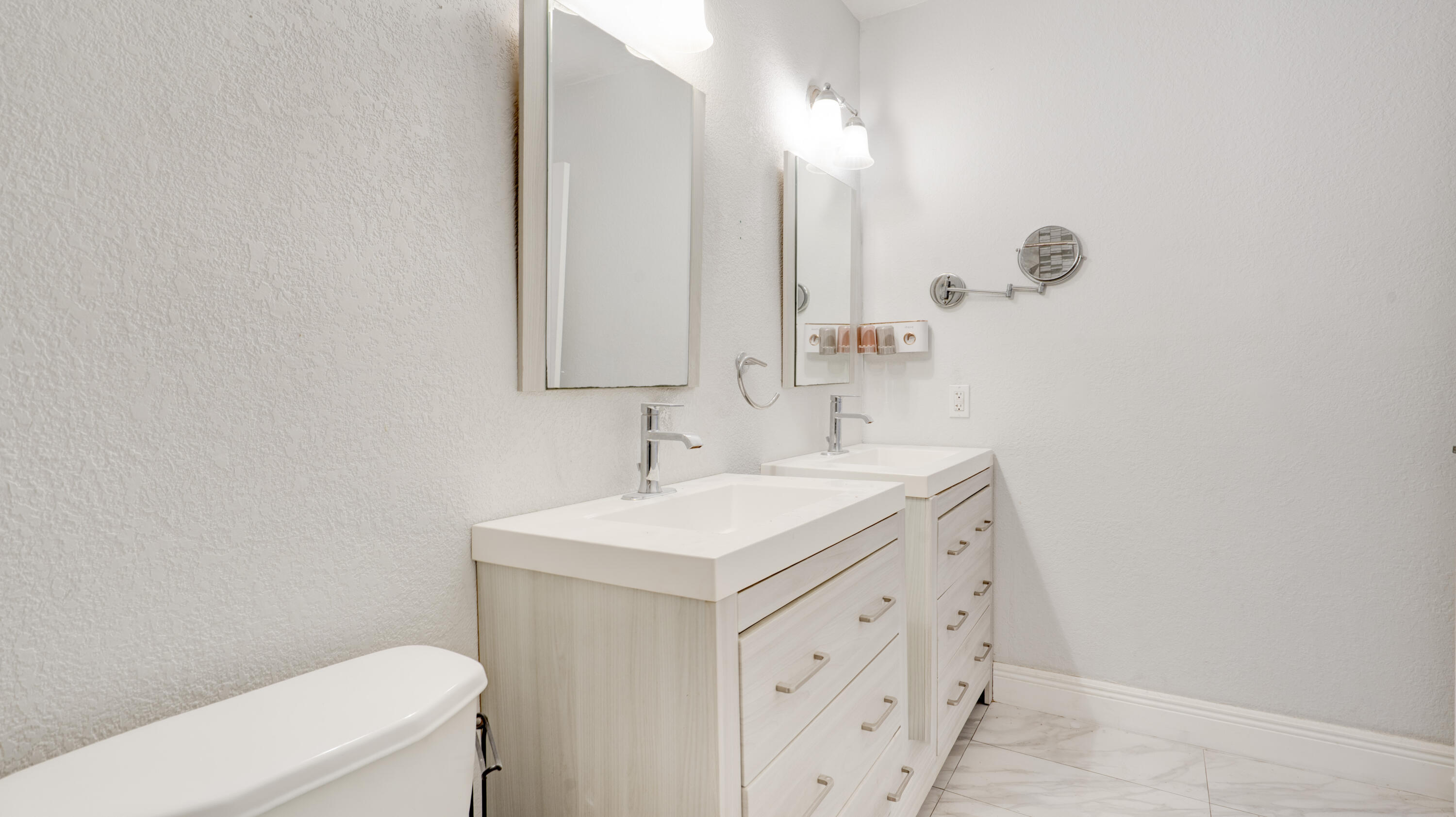 SUNNY PALMS VILLAS - Residential