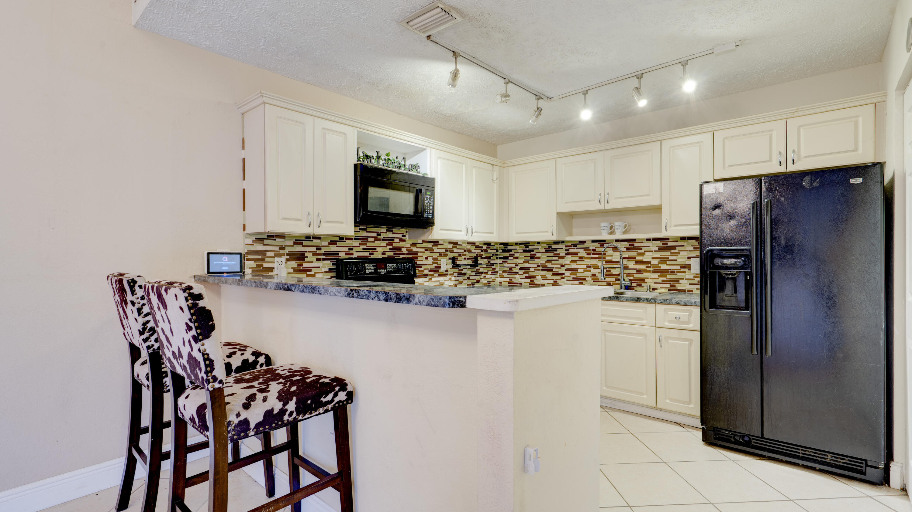 SUNNY PALMS VILLAS - Residential