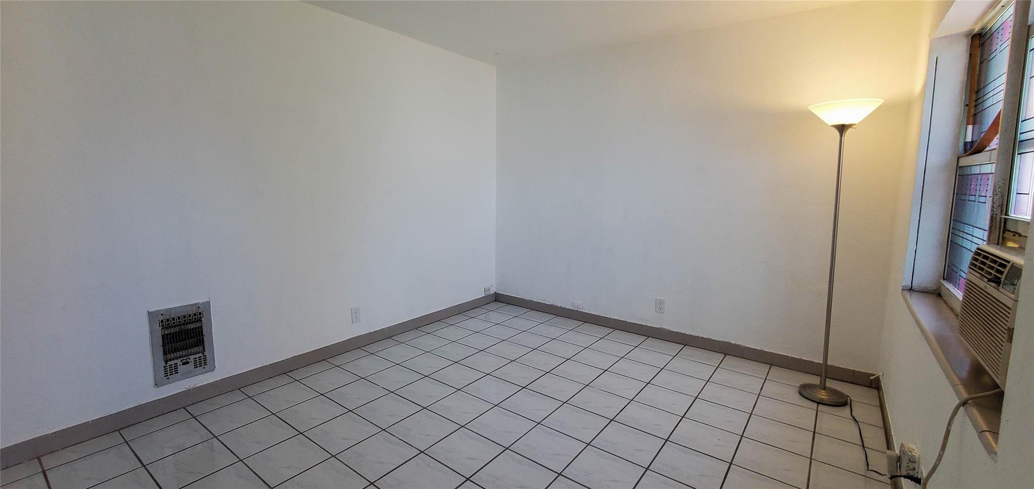 NORTH HOLLYWOOD - Residential Lease