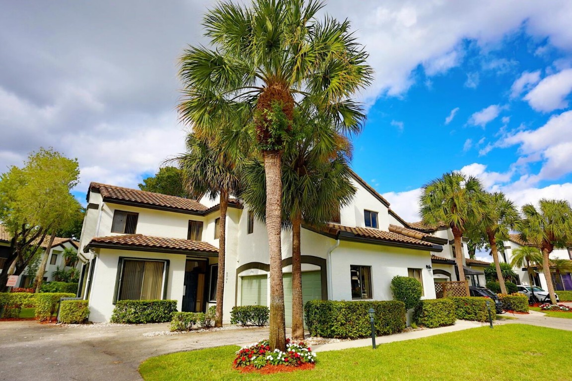 7525 NW 61st Terrace 2703