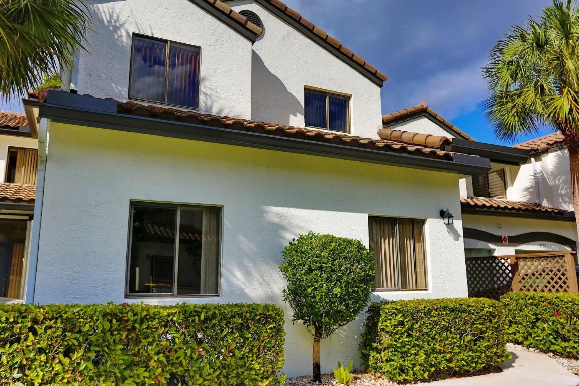 7525 NW 61st Terrace 2703