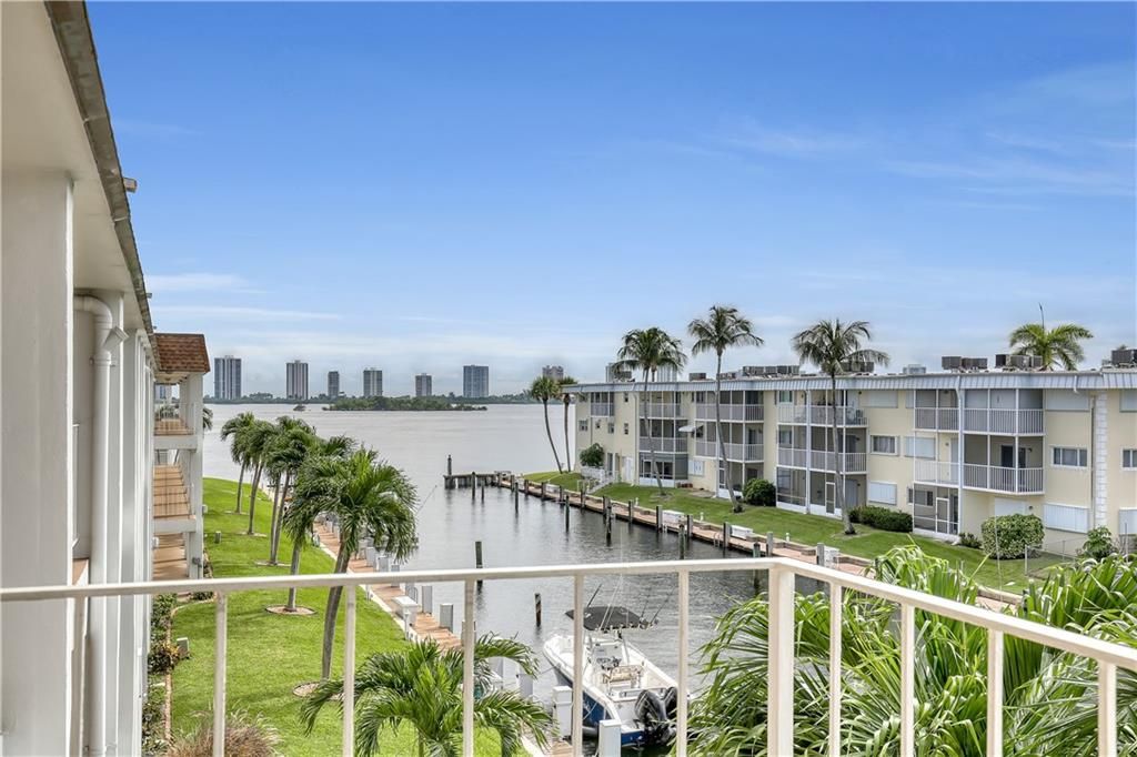 Photo of 110 Shore Ct #315, North Palm Beach, FL 33408 (MLS # F10352554)