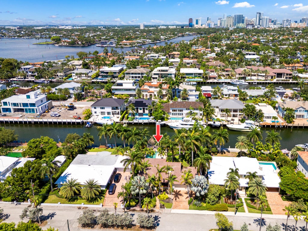 Photo of 627 Solar Isle Drive, Fort Lauderdale, FL 33301 (MLS # B26069020)