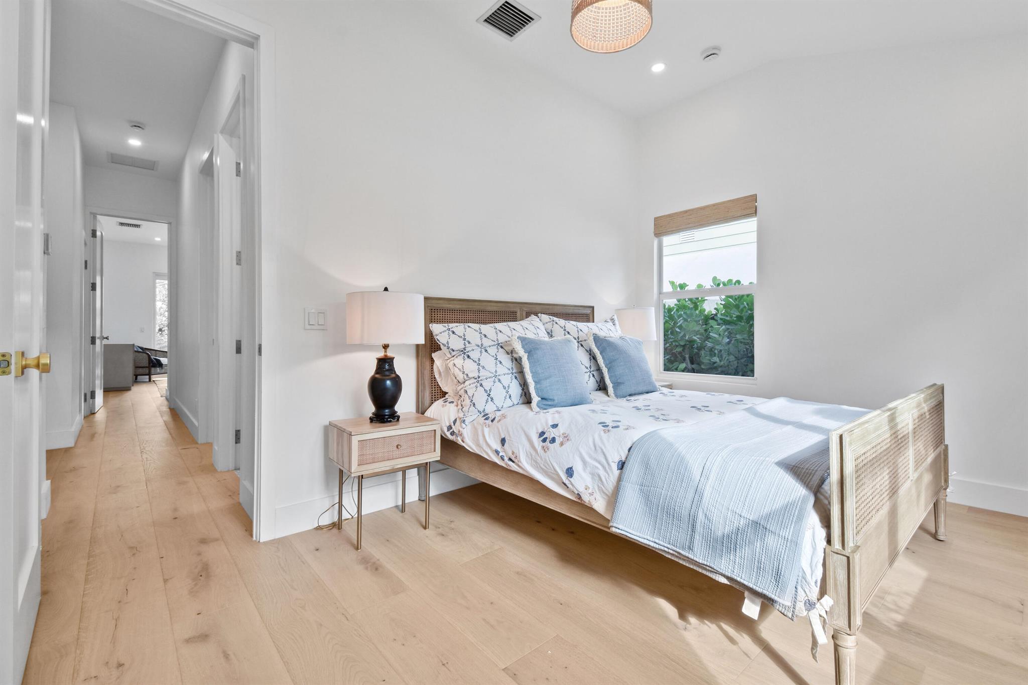 FLAMINGO PARK - Residential Lease