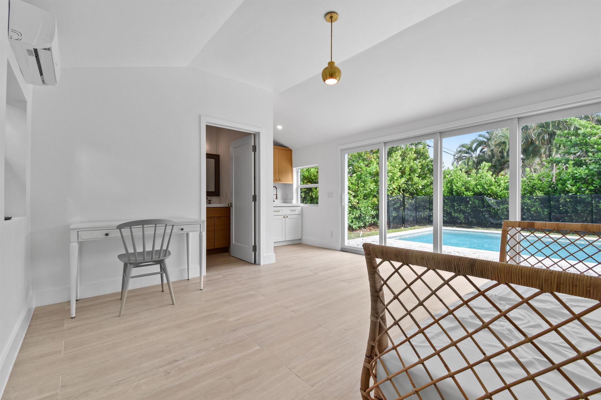 FLAMINGO PARK - Residential Lease