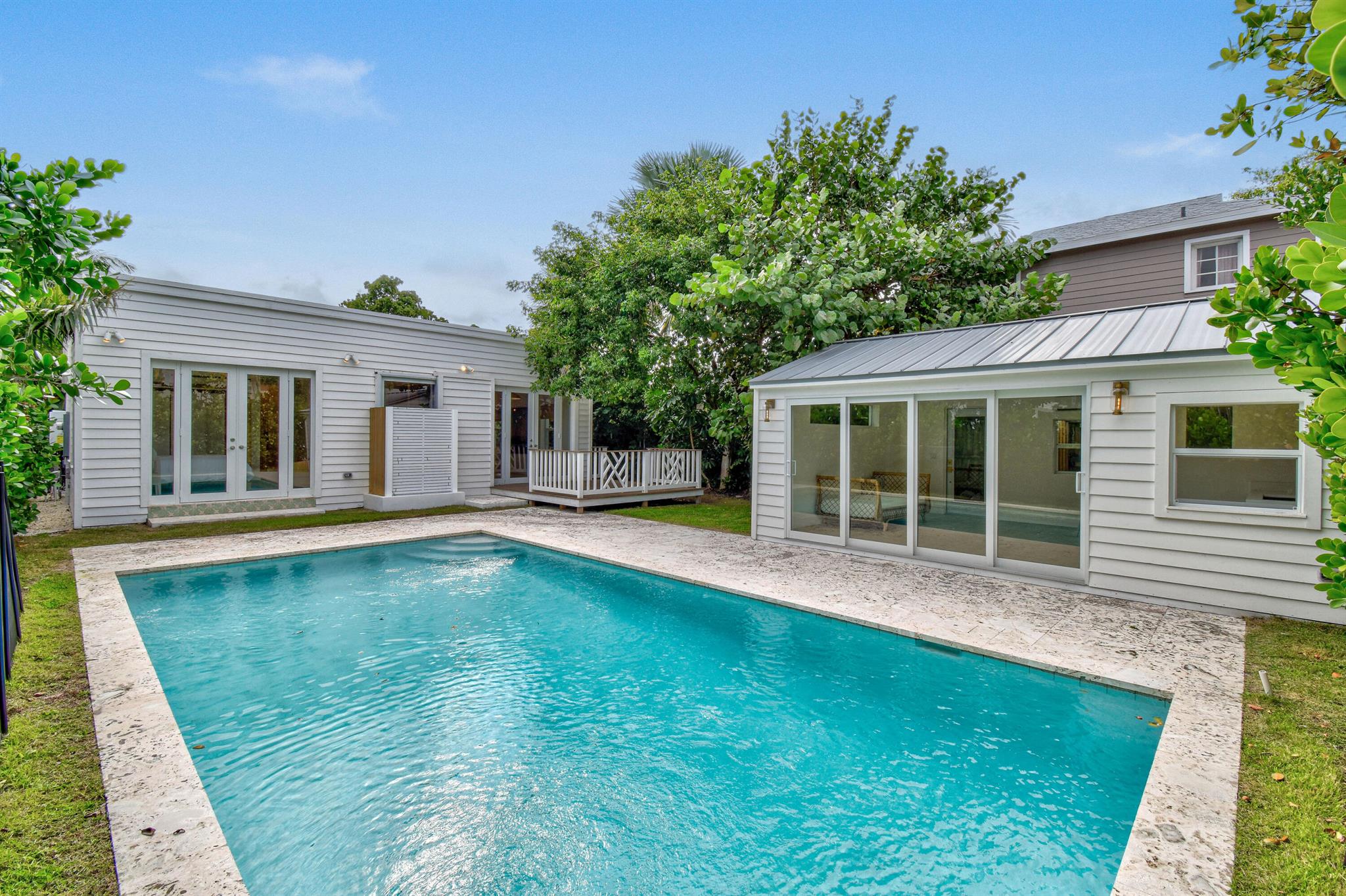 FLAMINGO PARK - Residential Lease