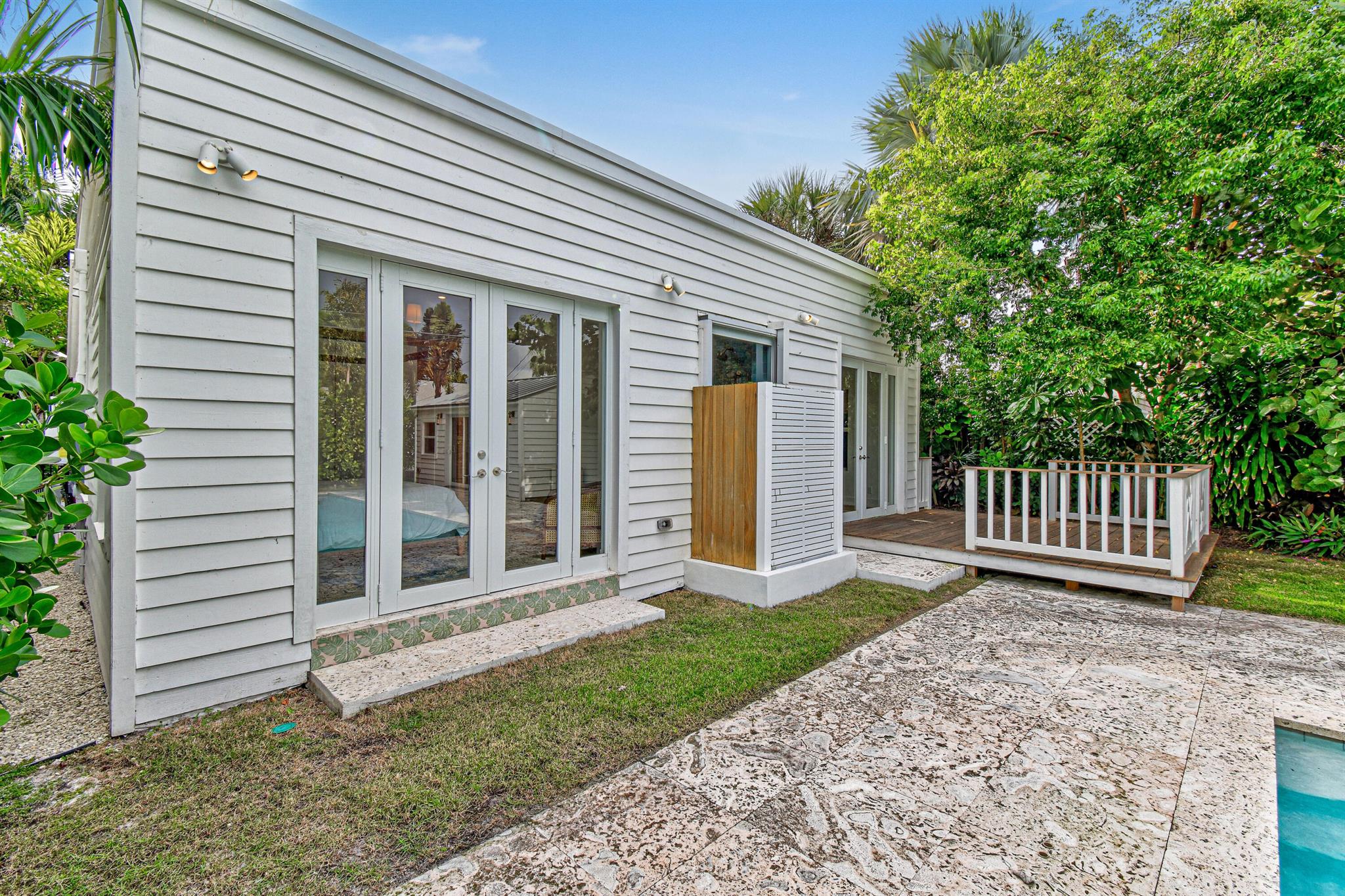 FLAMINGO PARK - Residential Lease