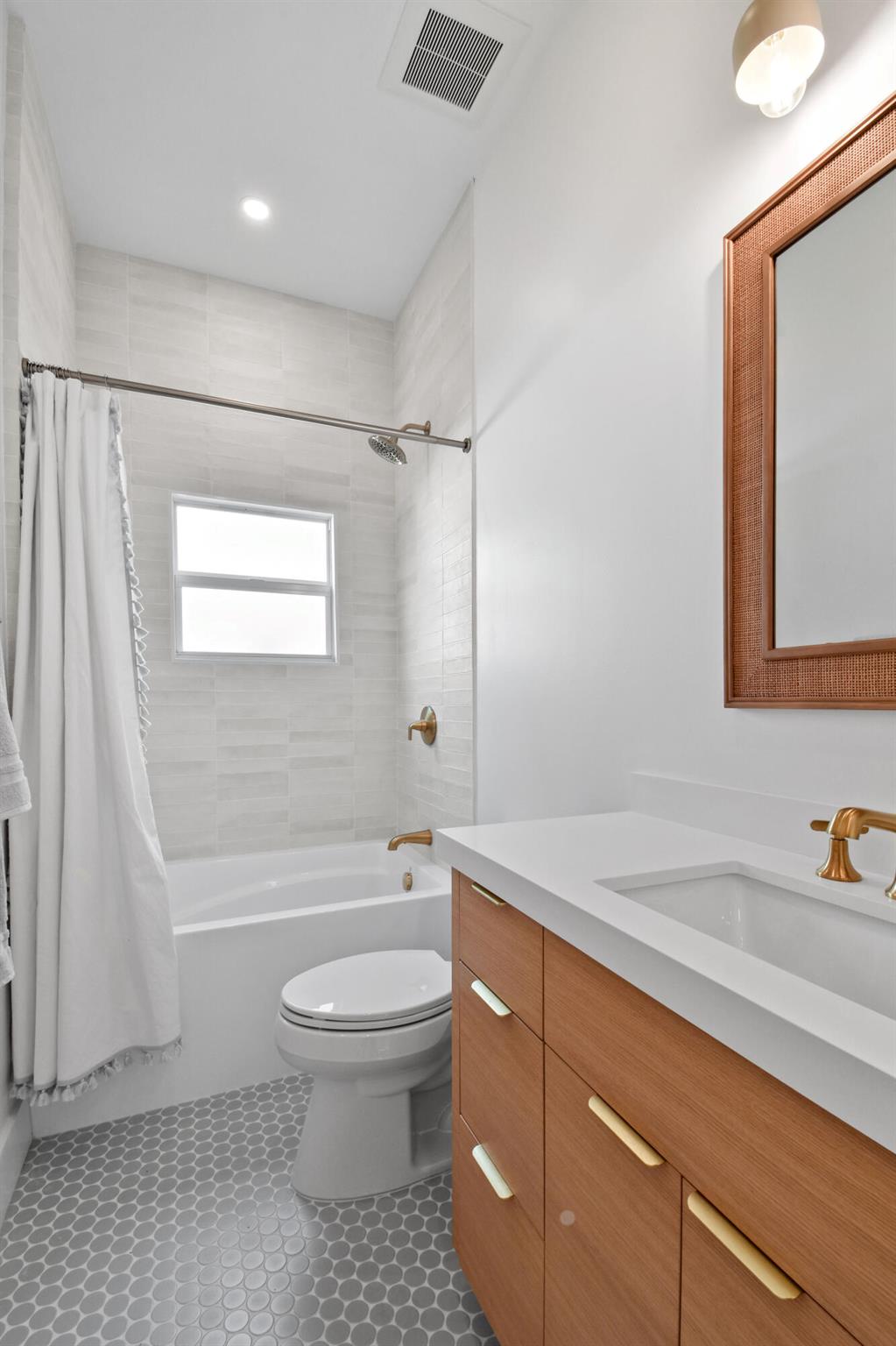 FLAMINGO PARK - Residential Lease