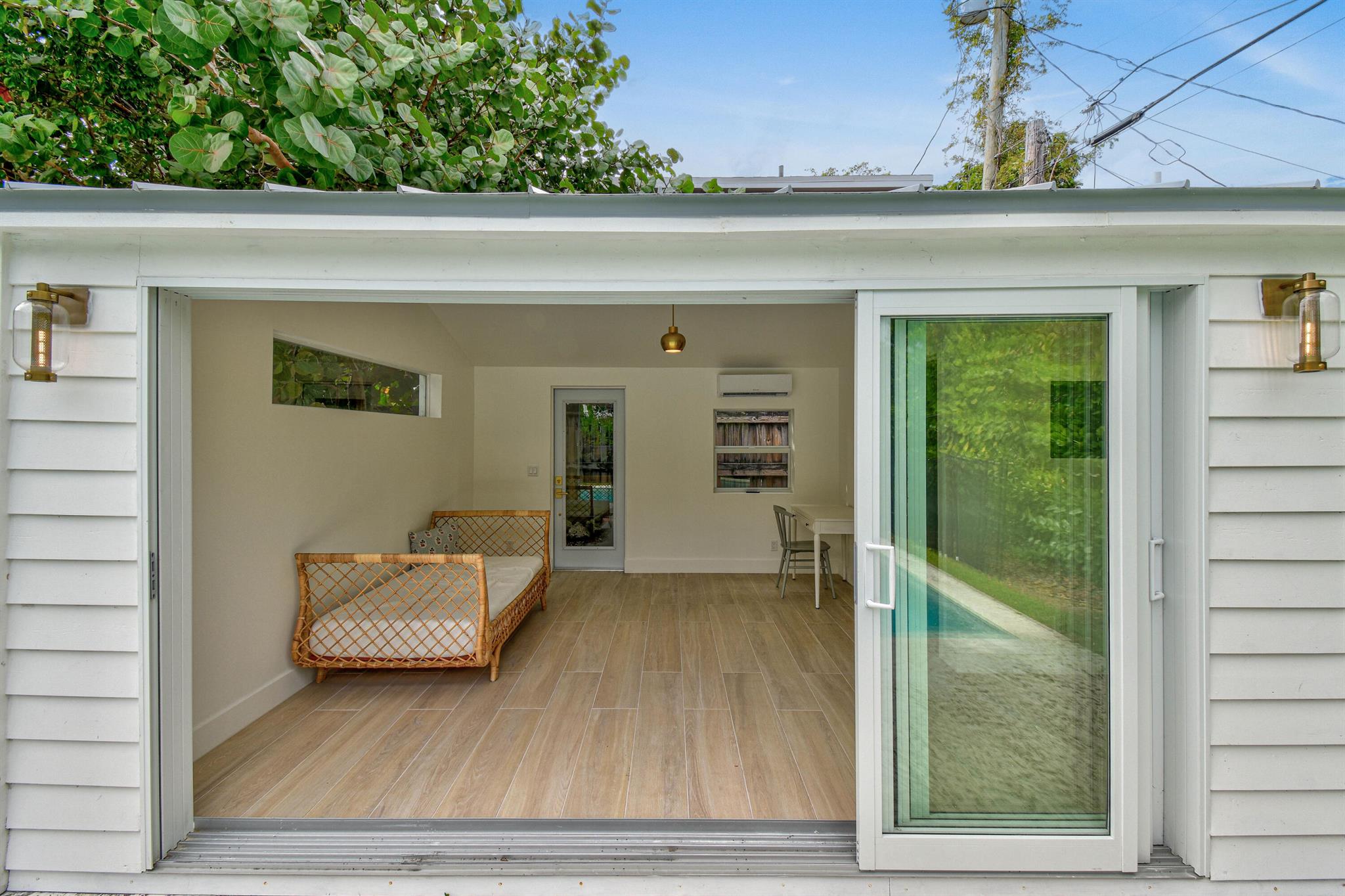 FLAMINGO PARK - Residential Lease