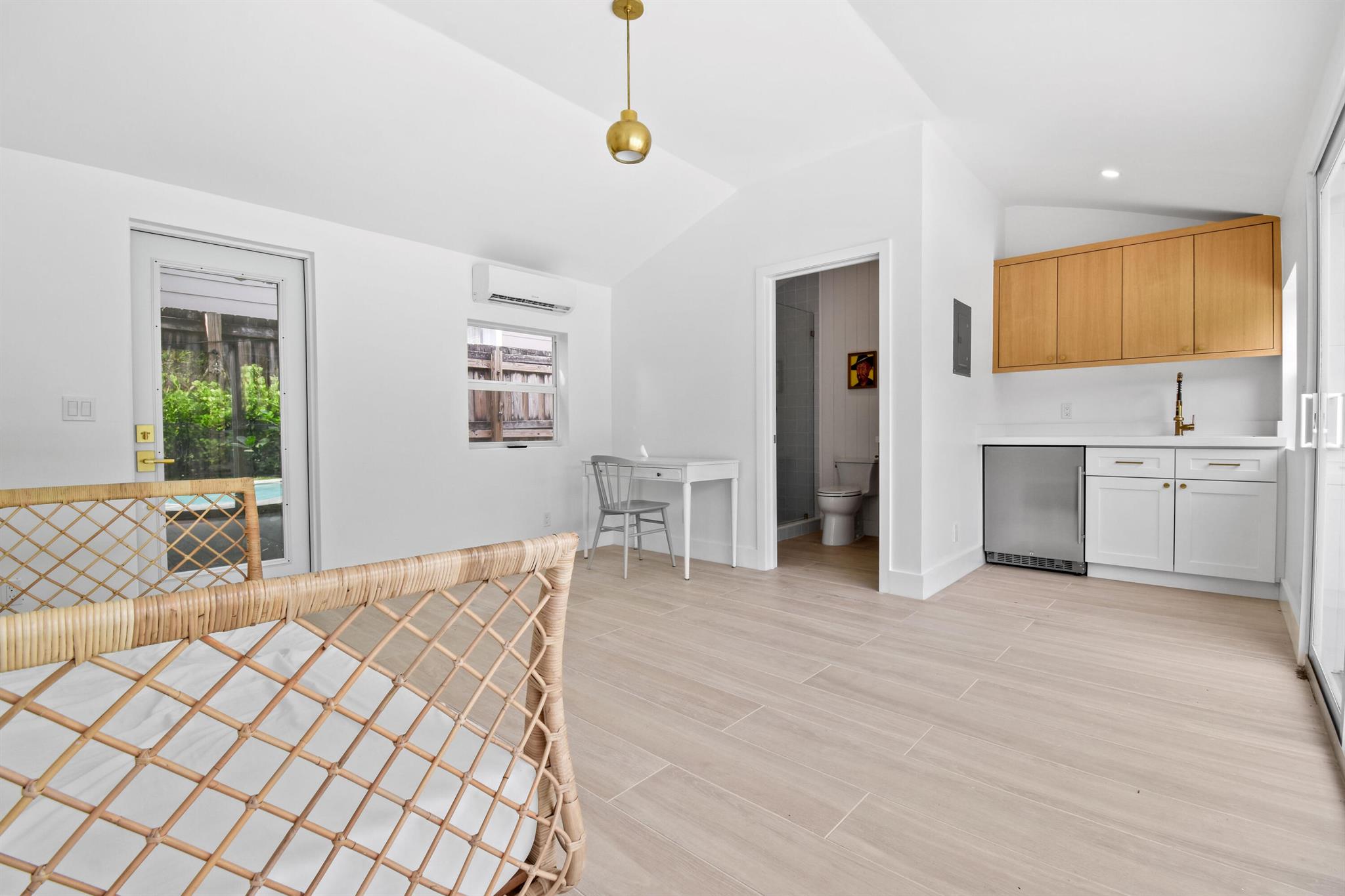 FLAMINGO PARK - Residential Lease