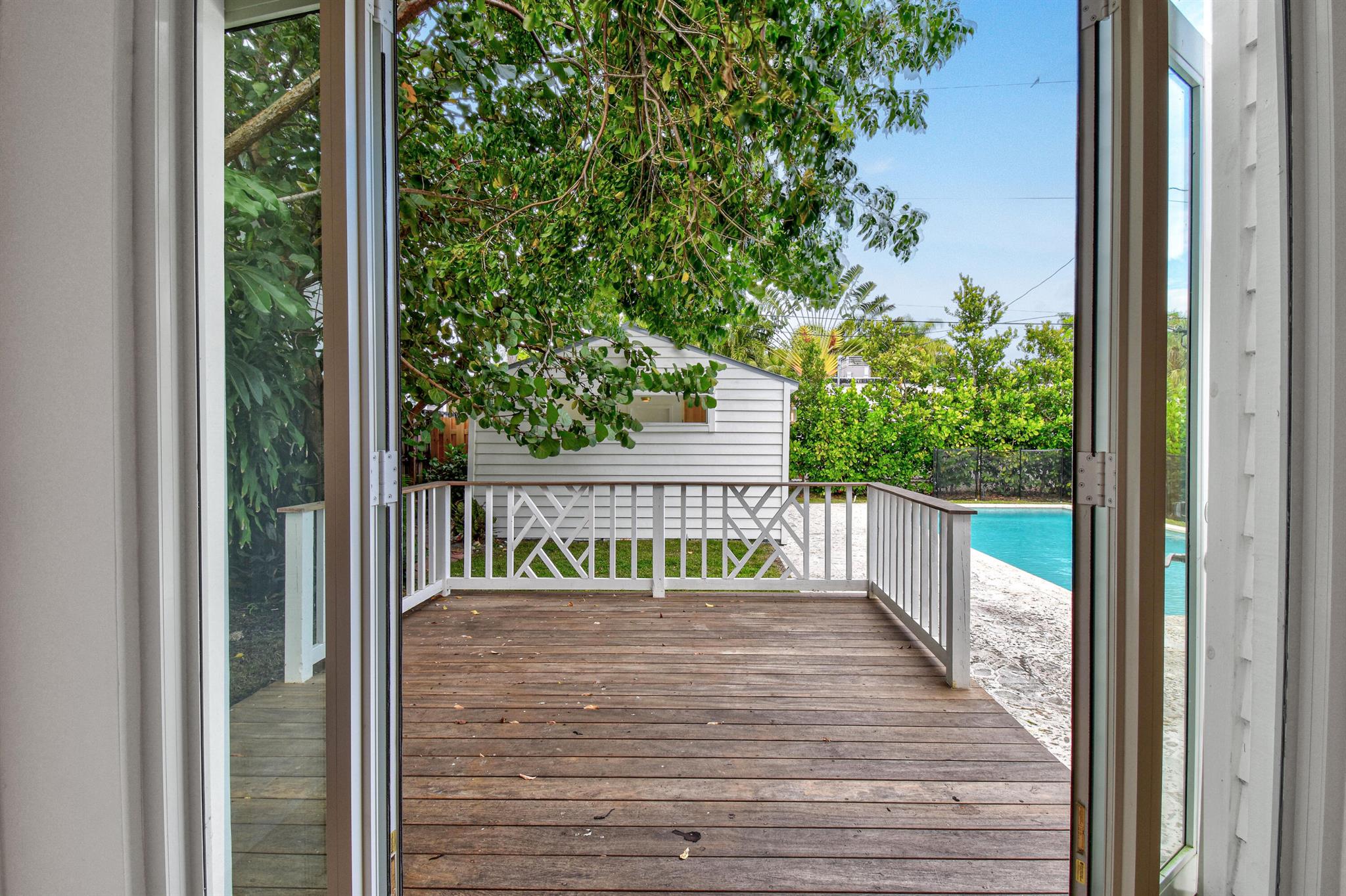 FLAMINGO PARK - Residential Lease