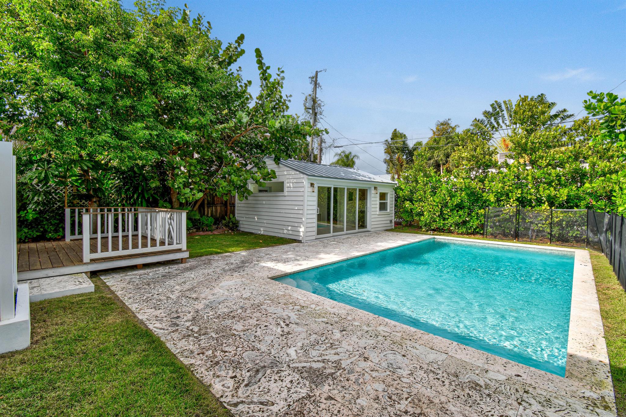 FLAMINGO PARK - Residential Lease