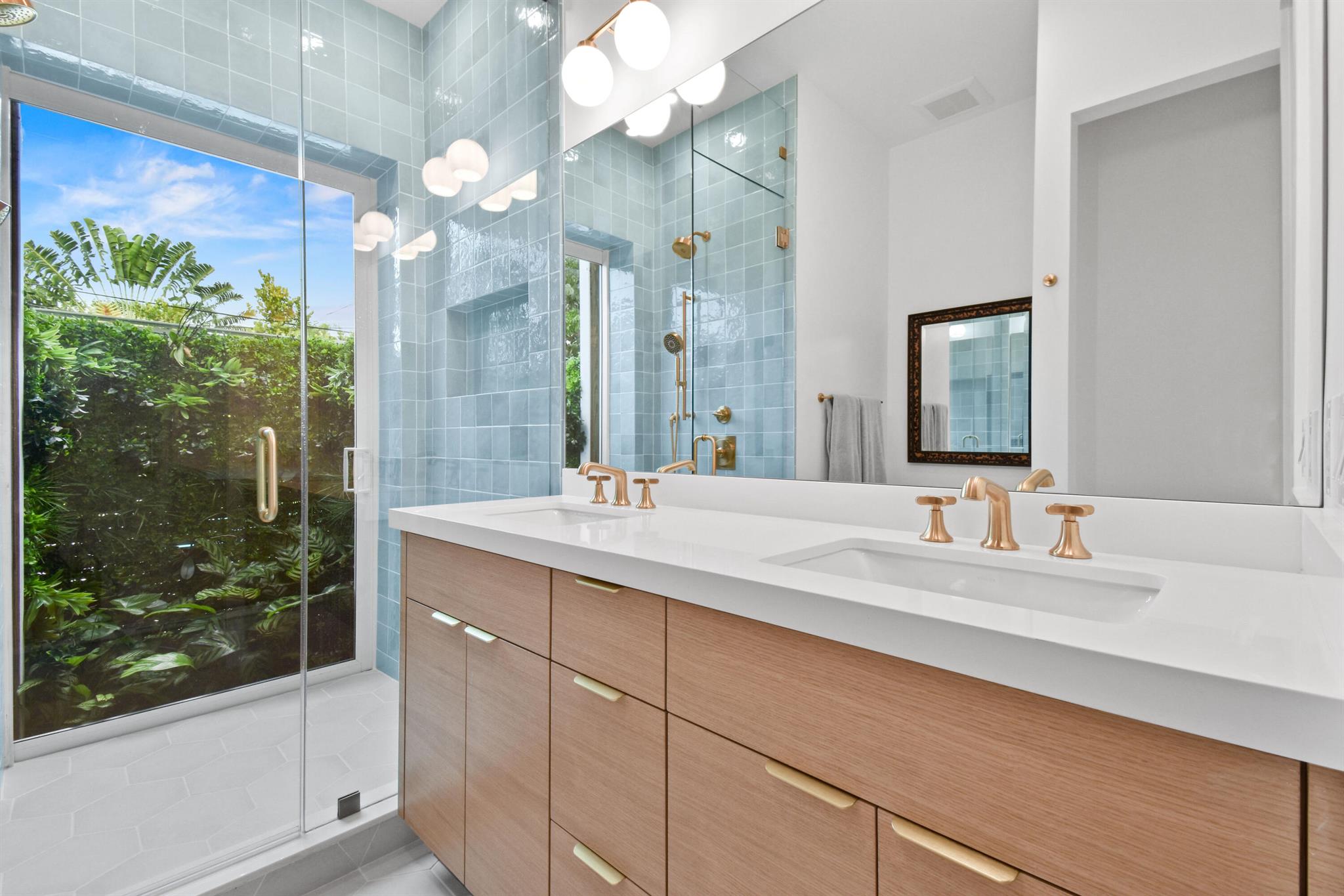 FLAMINGO PARK - Residential Lease