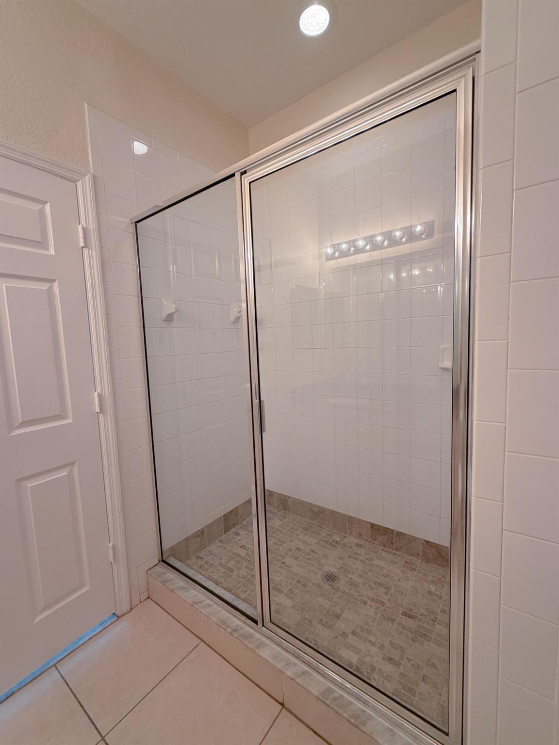 VILABELLA CENTRAL PARK CO - Residential Lease