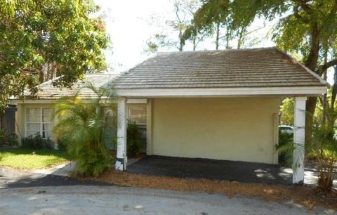 1251 NW 89th Dr Coral Springs FL 33071