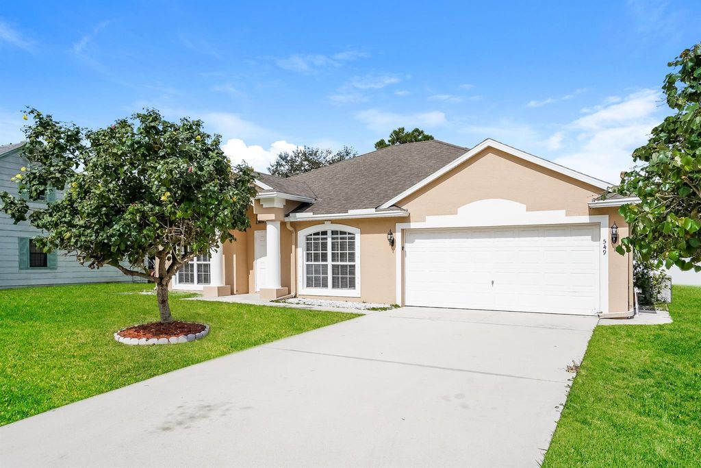 Photo of 549 SE Crosspoint Drive, Port St Lucie, FL 34983 (MLS # R11010924)