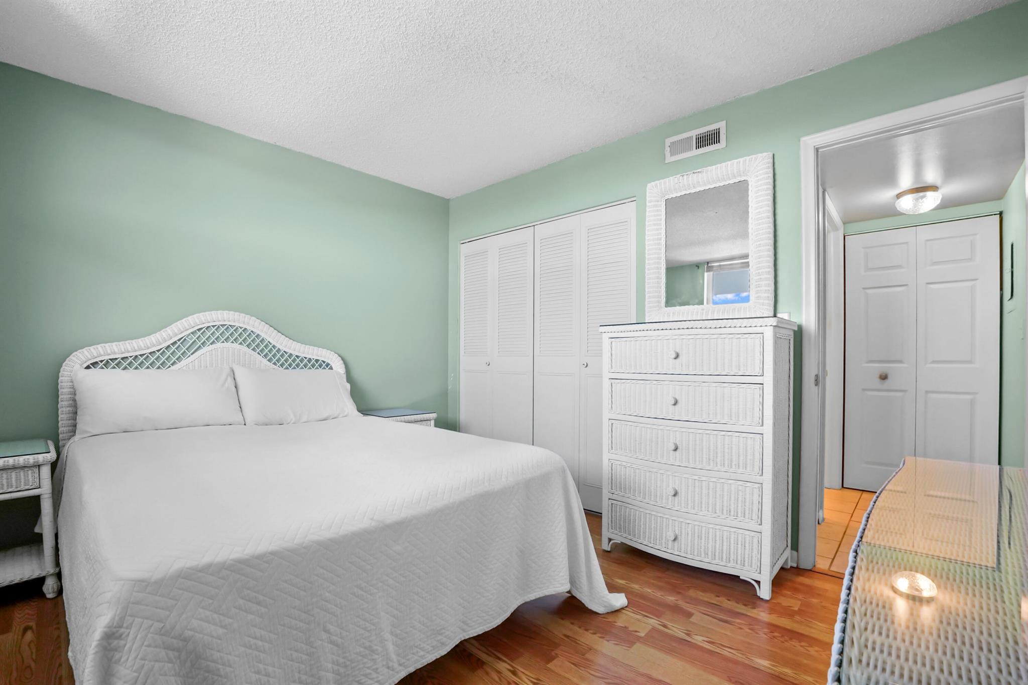 HARBOUR HALL INLET CLUB - Residential