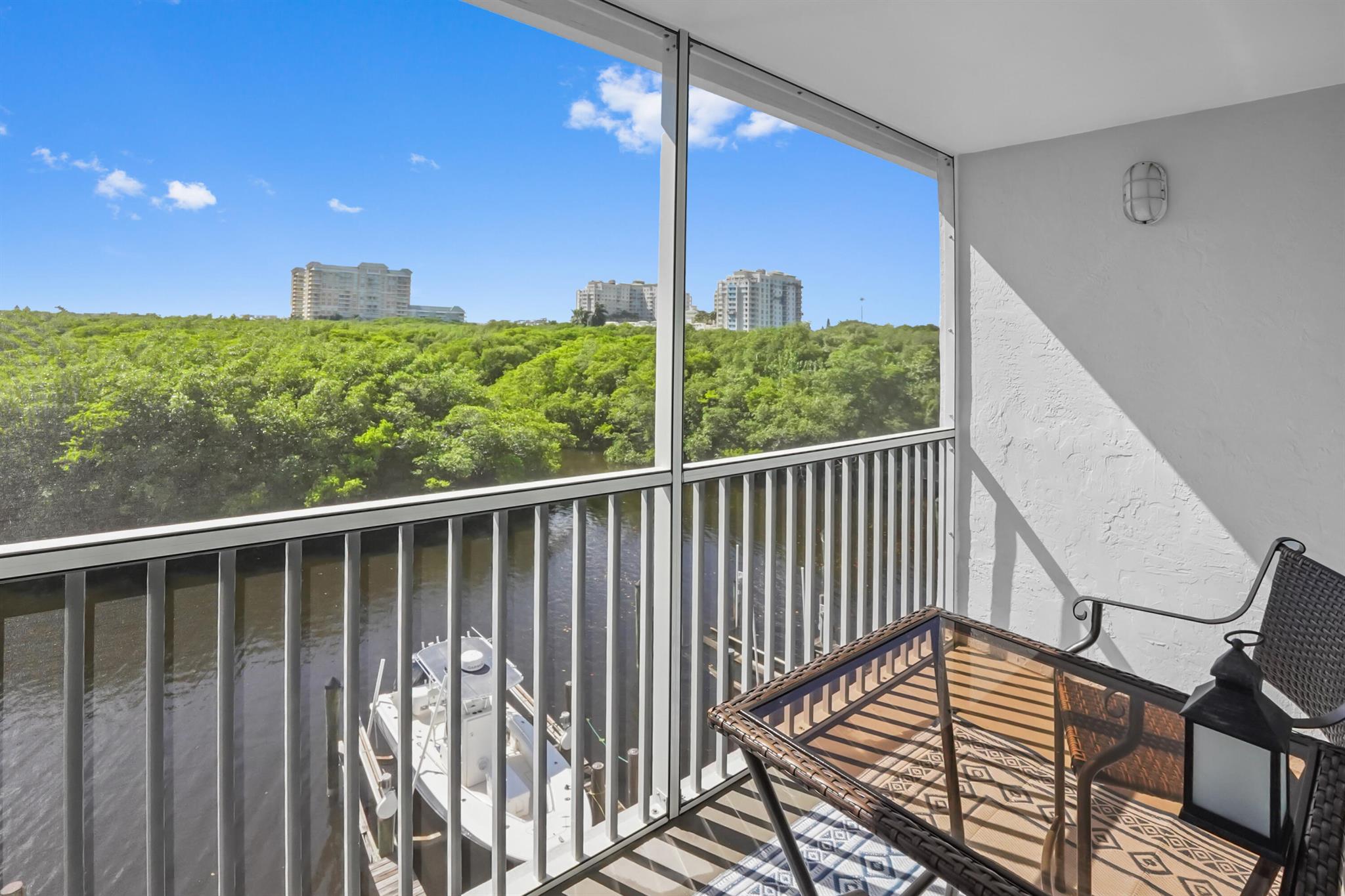 HARBOUR HALL INLET CLUB - Residential