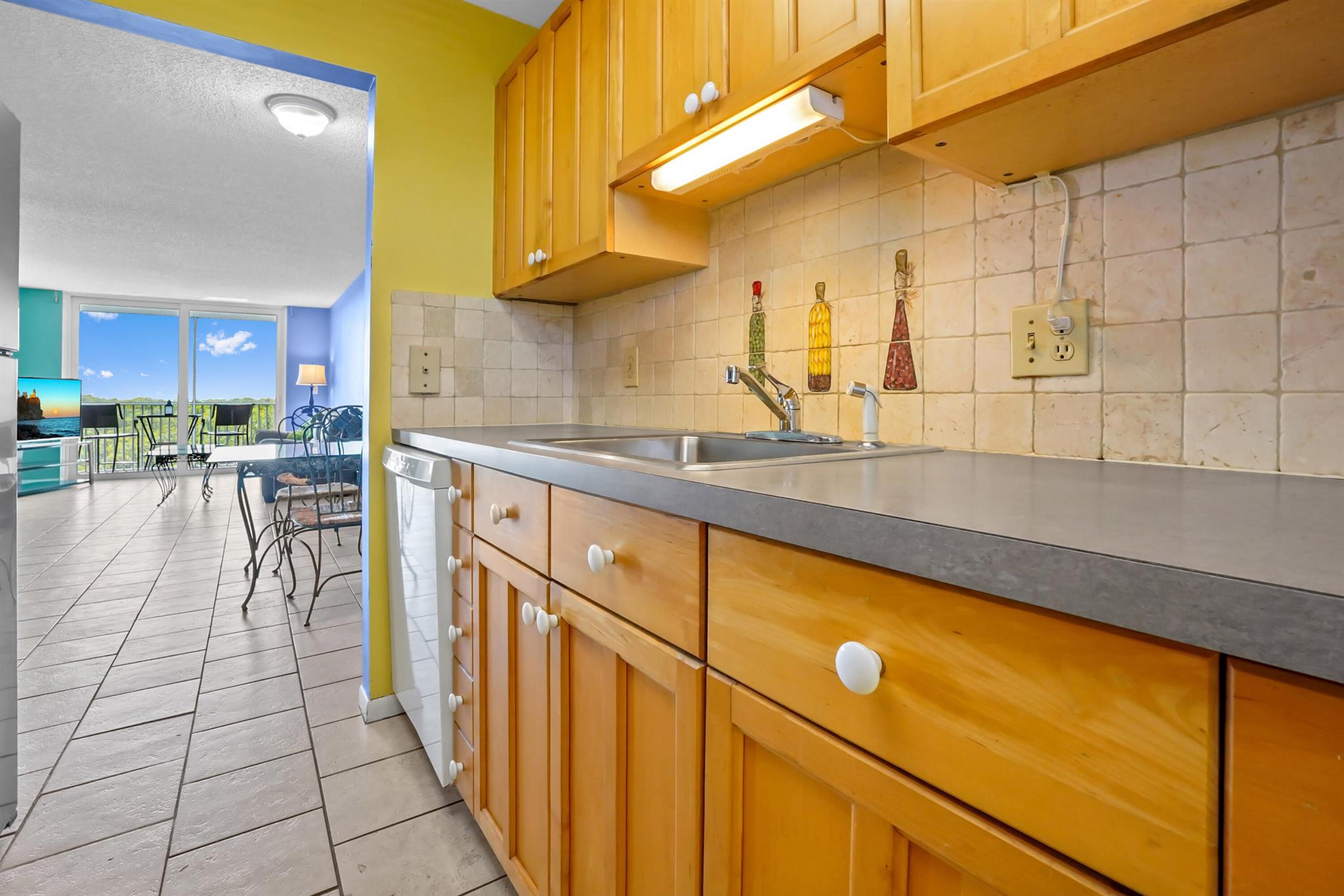 HARBOUR HALL INLET CLUB - Residential