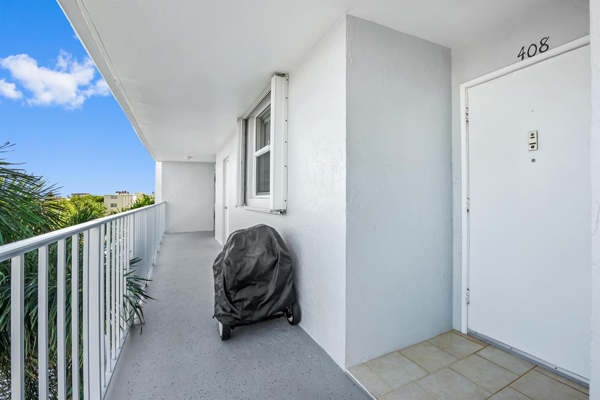 HARBOUR HALL INLET CLUB - Residential