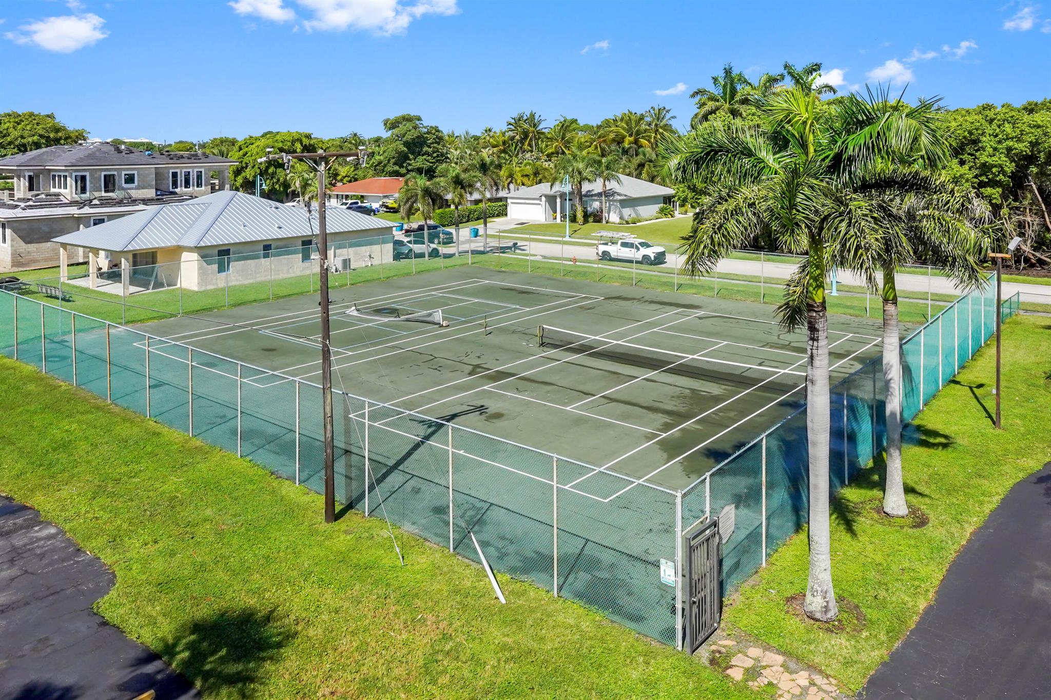 HARBOUR HALL INLET CLUB - Residential